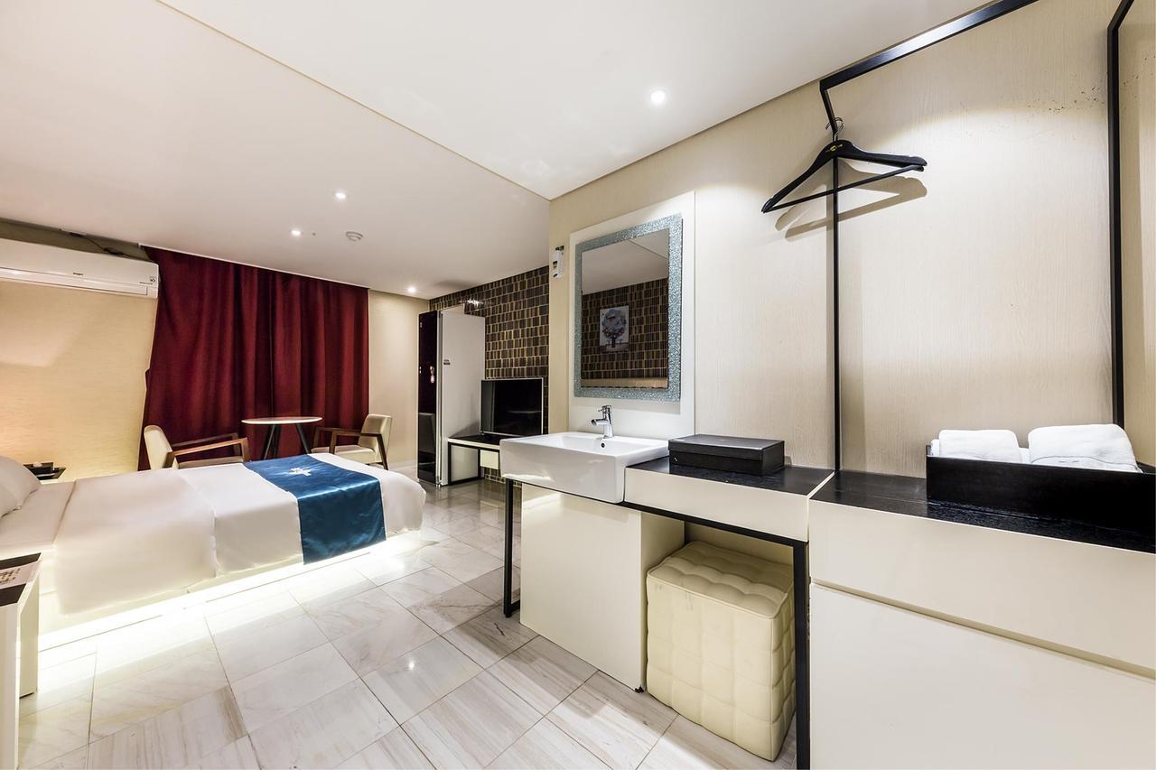 Cheonho Hotel The Blue سيول المظهر الخارجي الصورة